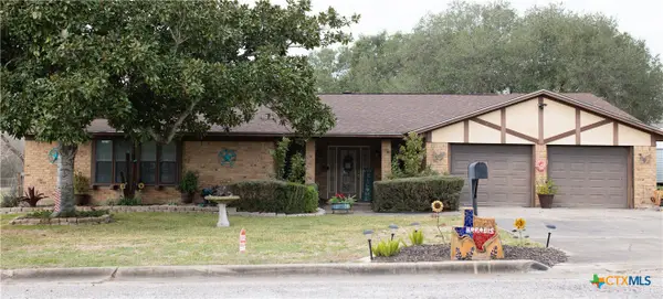 904 Carroll Dr., Yoakum, TX 77995