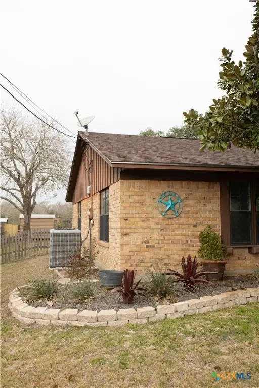 904 Carroll Dr., Yoakum, TX 77995 - Image #2