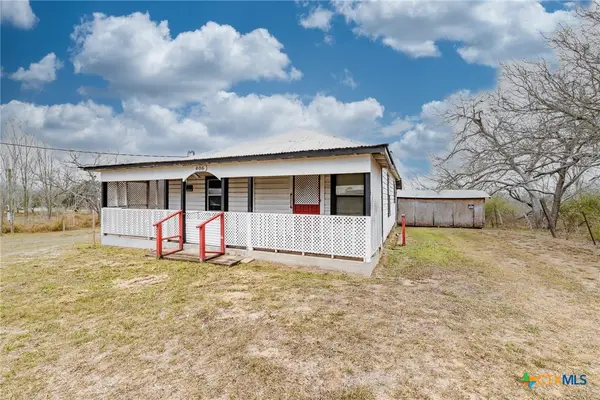 406 N Carpenter Street, Smiley, TX 78159