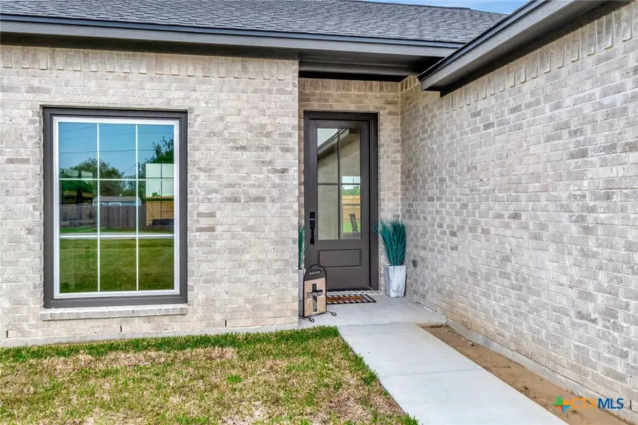 305 Turkey Lane, Victoria, TX 77905 - Image #2