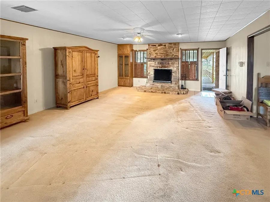 130 Elm Street, Flatonia, TX 78941 - Image #2