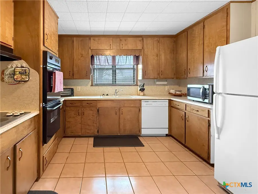 130 Elm Street, Flatonia, TX 78941 - Image #3