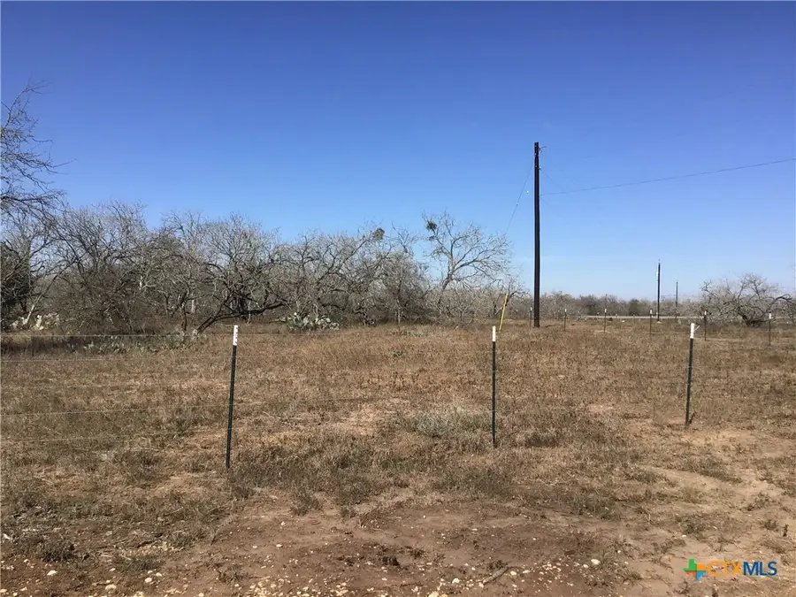 77 Country Acres Pr, Gonzales, TX 78629 - Image #2