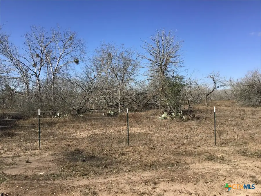 77 Country Acres Pr, Gonzales, TX 78629 - Image #3