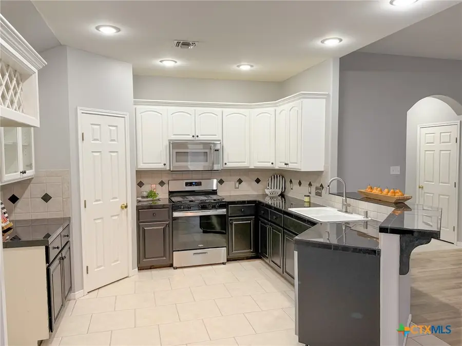 204 Windwood Lane, Victoria, TX 77904 - Image #3