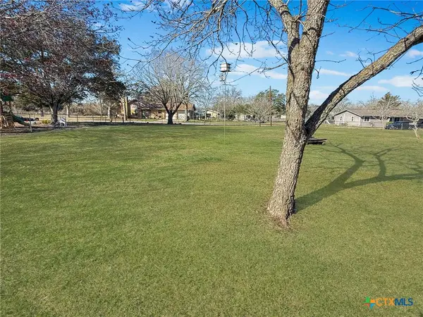 Lot on S. Pecan Street, Flatonia, TX 78941