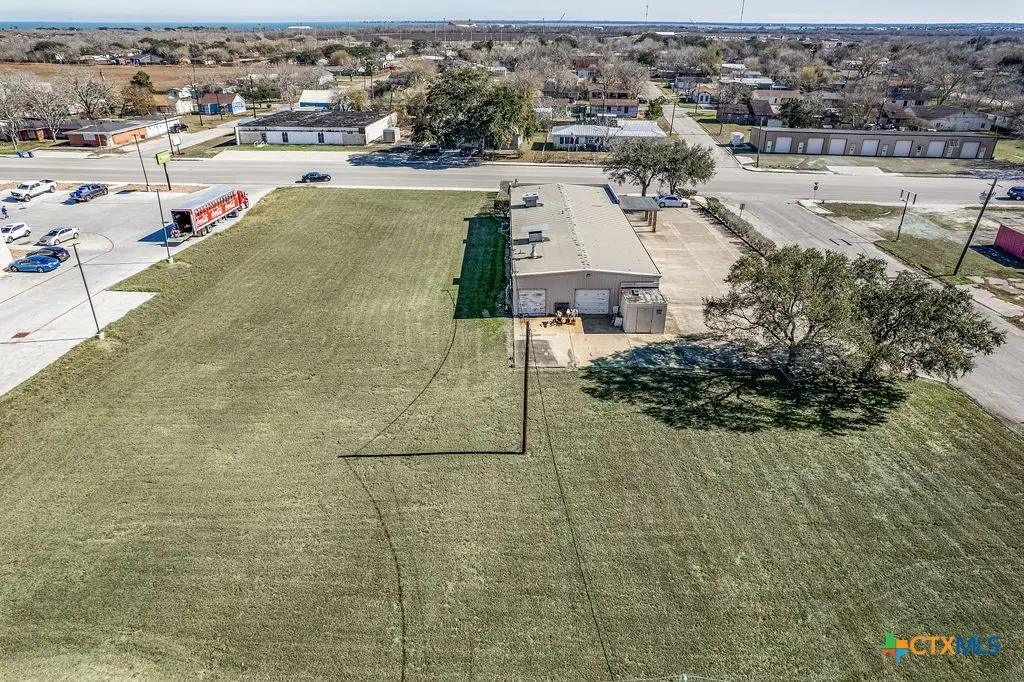 1327 W Austin Street, Port Lavaca, TX 77979 - Image #1