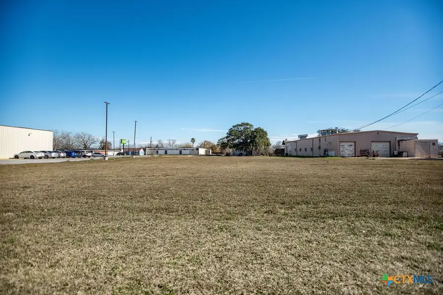 1327 W Austin Street, Port Lavaca, TX 77979 - Image #2