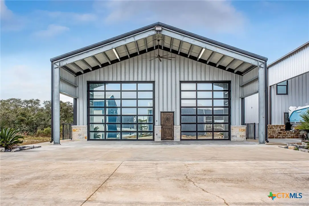 82 Circle Hook, Henrietta, TX 77982 - Image #1