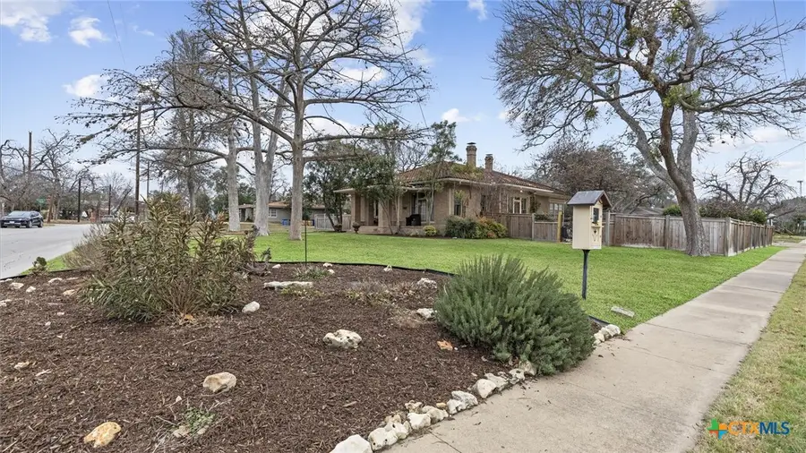 418 S Santa Clara Avenue, New Braunfels, TX 78130 - #2