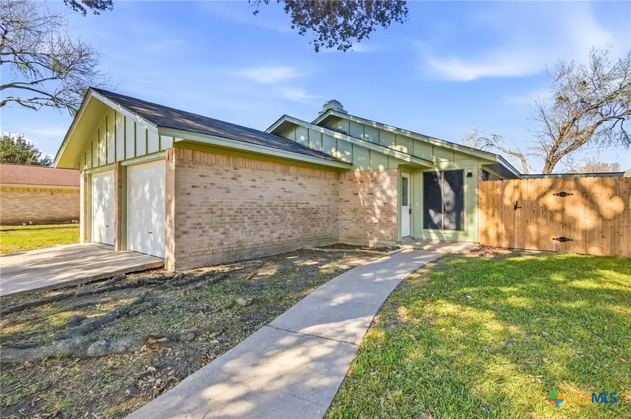 509 Ivanhoe Drive, Victoria, TX 77901 - Image #2