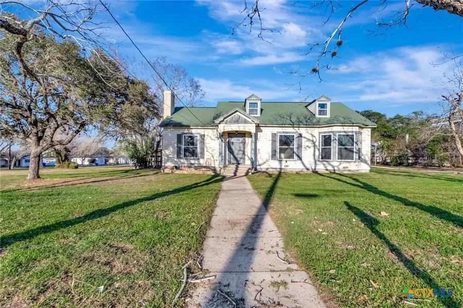 1103 Hopkins Street, Yoakum, TX 77995 - Image #2