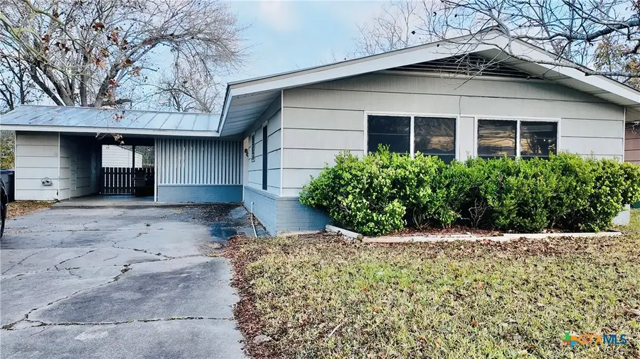 808 Fern Ln, Victoria, TX 77904 - Image #2