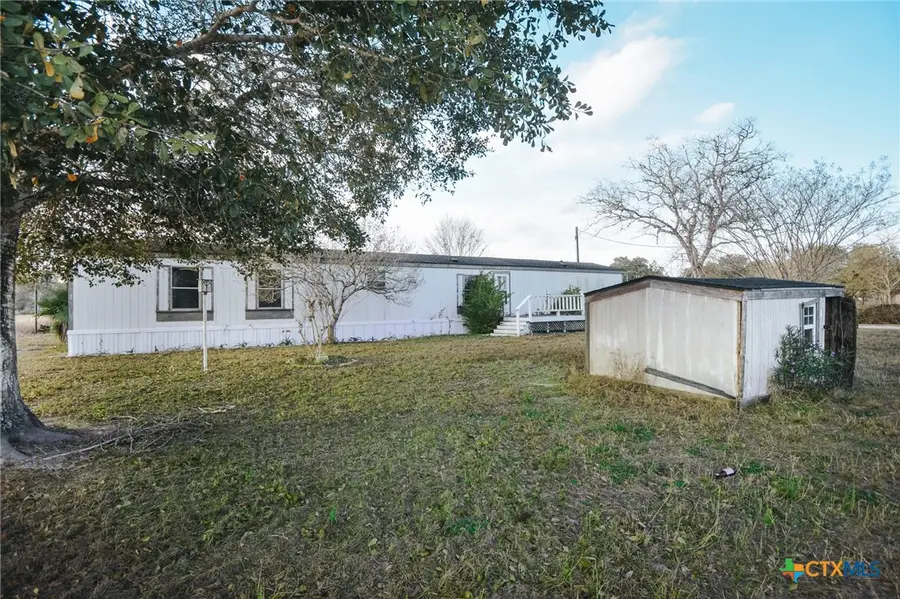 768 Rodeo Road, Inez, TX 77968 - Image #2