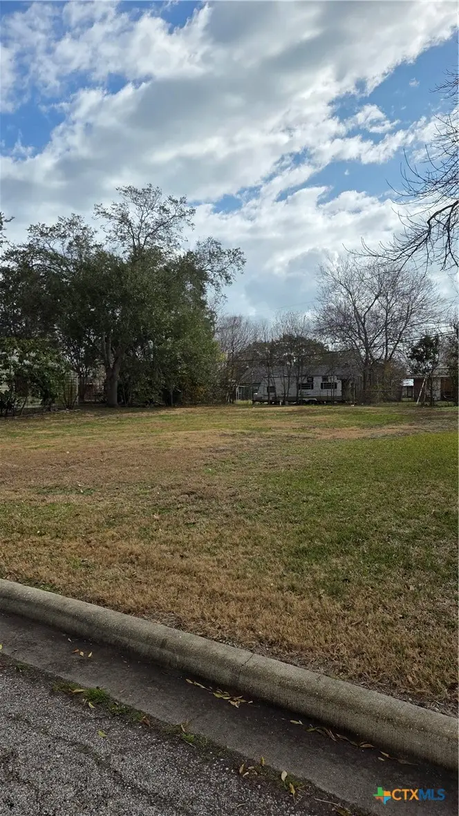 118 Bonham Street, Port Lavaca, TX 77979 - #2