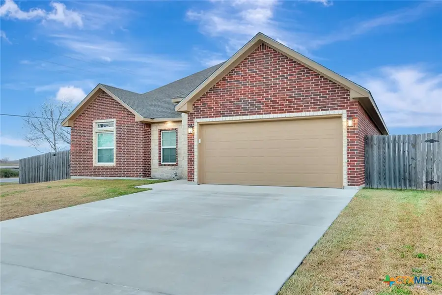 102 Tiki Court, Victoria, TX 77904 - Image #3