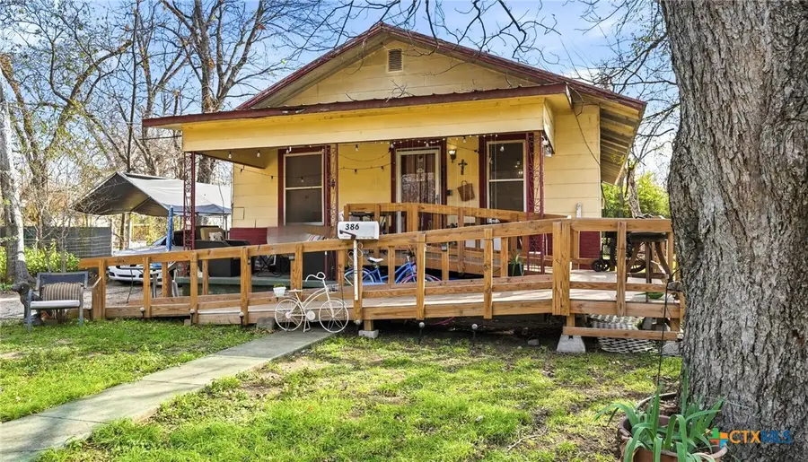 386 E Nacogdoches Street, New Braunfels, TX 78130 - #2