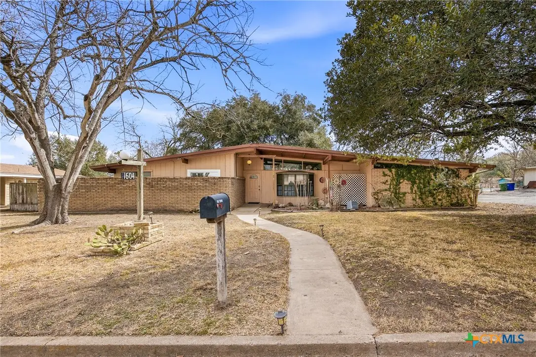 1604 Gardien Street, Gonzales, TX 78629 - #1