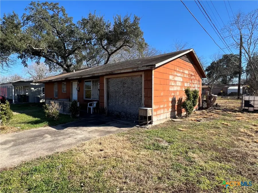1701 E Walnut Avenue, Victoria, TX 77901 - #2