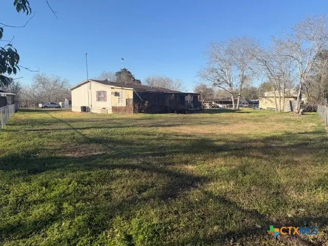 811 Cadwell, Yoakum, TX 77954 - #3