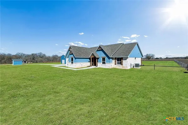 5476 County Road 427, Stockdale, TX 78160