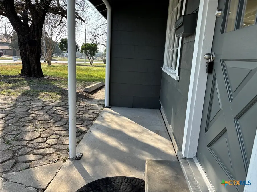 964 E Mountain Street, Seguin, TX 78155 - #2