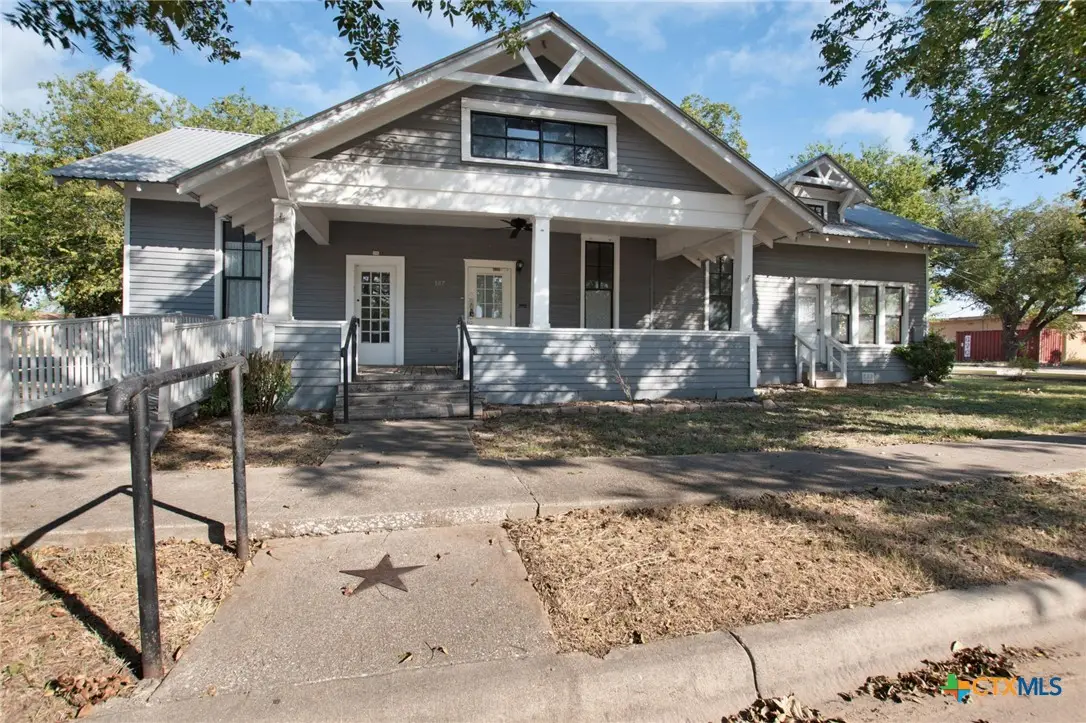107 W 5th Street, Lampasas, TX 76550 - #1