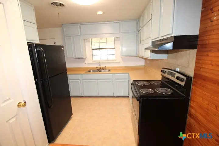 709 S 11th Street, Copperas Cove, TX 76522 - #2