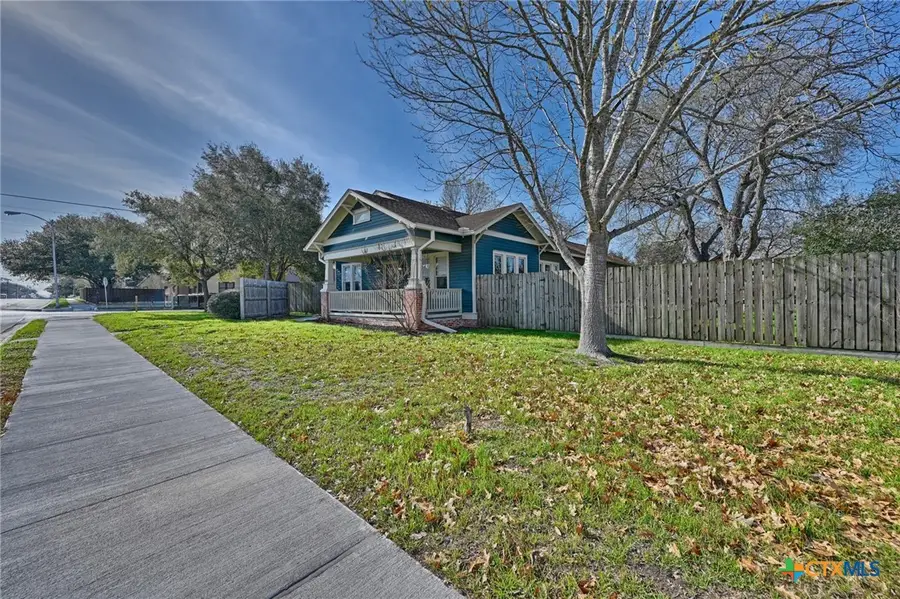 306 N Avenue E, Shiner, TX 77984 - #3