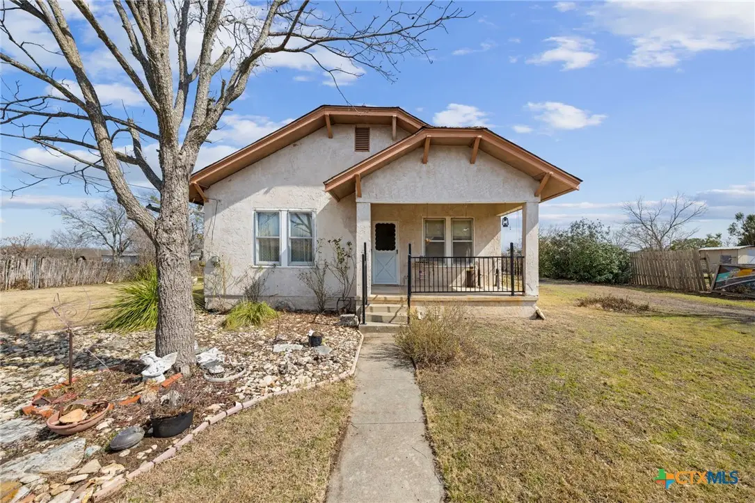 401 S Love Avenue, Florence, TX 76527 - #1