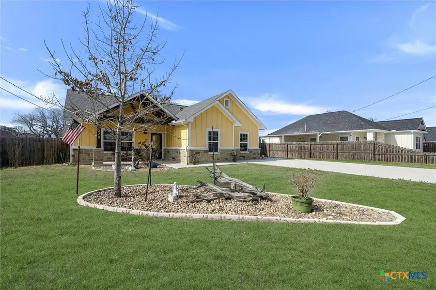 320 Holly Avenue, Luling, TX 78648 - #3