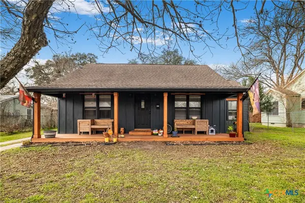 411 N La Grange Street, Hallettsville, TX 77964