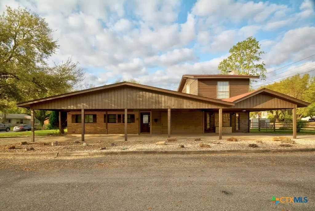 102 Rivercrest Street, Luling, TX 78648 - #1