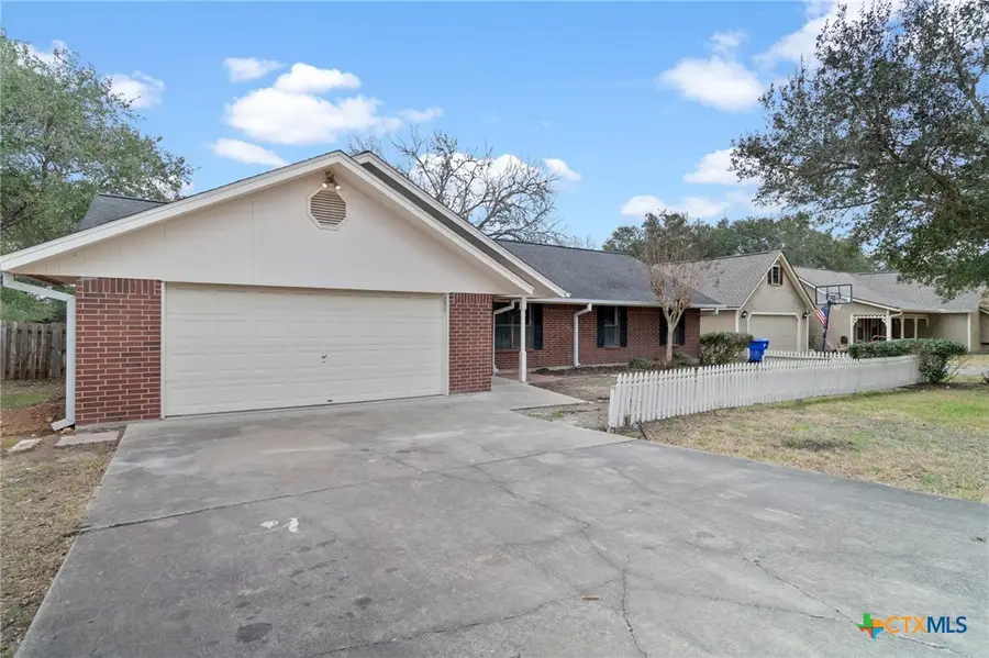 303 Turner Street, Yoakum, TX 77995 - #2