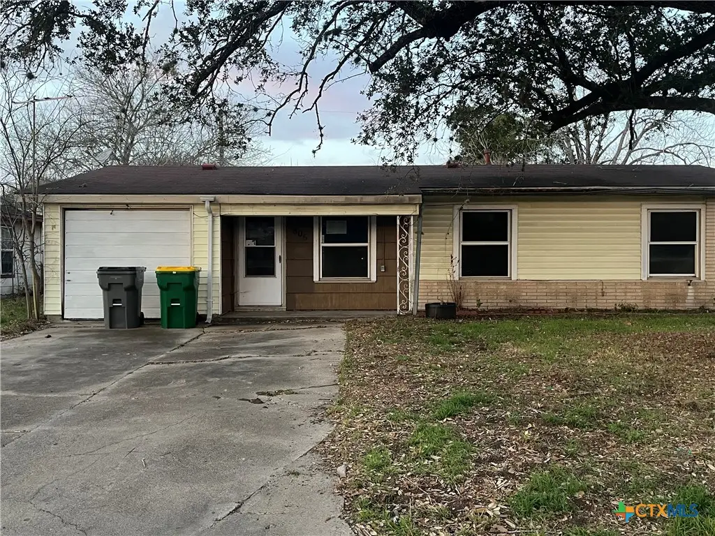 806 E Polk Avenue, Victoria, TX 77901 - #1