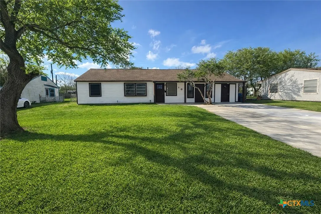 105 Massanet Street, Port Lavaca, TX 77979 - #1