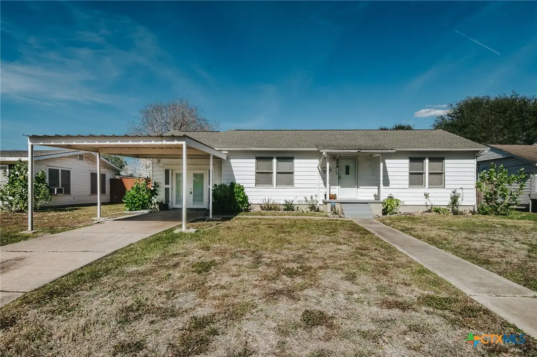 904 E Mistletoe Avenue, Victoria, TX 77901 - #1