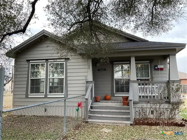 100 El Paso Street, Holland, TX 76534