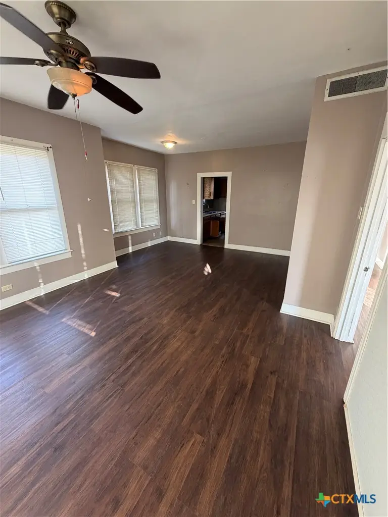 513 N San Marcos Street, Seguin, TX 78155 - #3