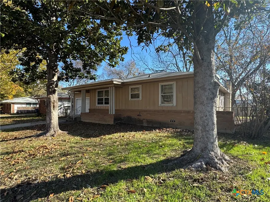 609 S 11th Street, Copperas Cove, TX 76522 - #3