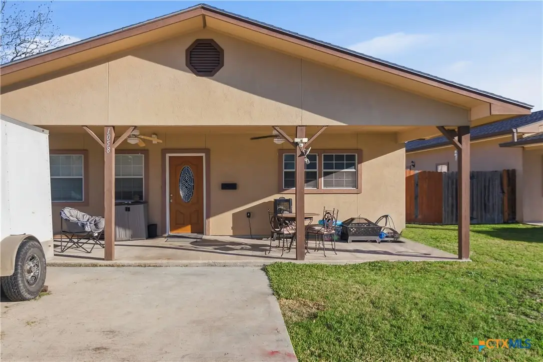 1058 E Weinert Street, Seguin, TX 78155 - #1