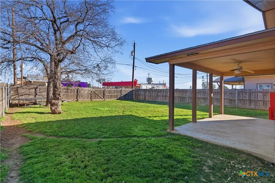 1058 E Weinert Street, Seguin, TX 78155 - #2