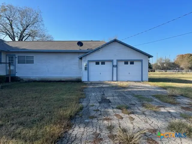 904 Edgar Street, Yoakum, TX 77995 - #3