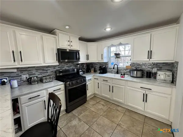 918 N Guadalupe Street, Seguin, TX 78155