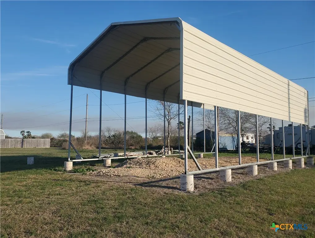 709-711 W Oakland Avenue, Seadrift, TX 77983 - #1