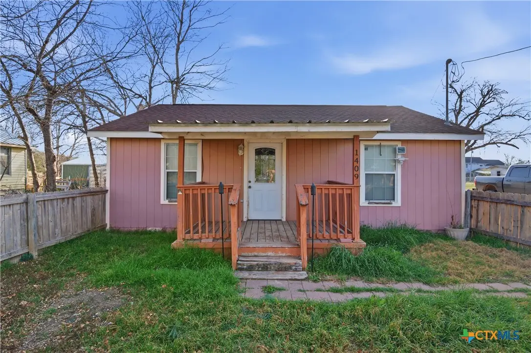 1409 N Heideke Street, Seguin, TX 78155 - #1