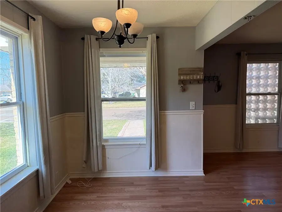 3001 E Mistletoe Avenue, Victoria, TX 77901 - #2