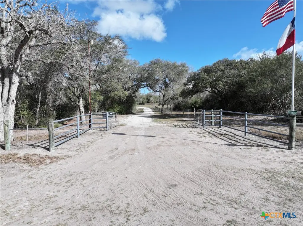 838 E. Oak St., Goliad, TX 77963 - #1