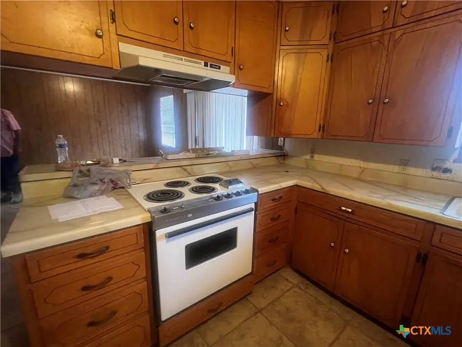 509 W 6th Street, Yorktown, TX 78164 - #3