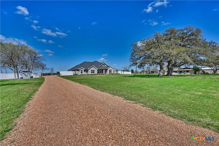 2244 W Us Highway 90a, Hallettsville, TX 77964 - #2